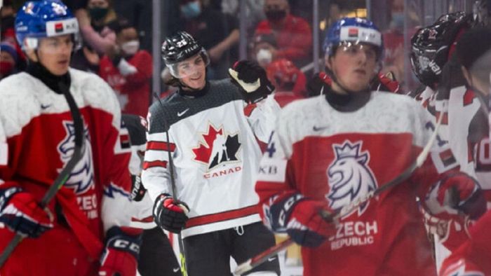 Молодежный чемпионат мира по хоккею отменили на старте турнира