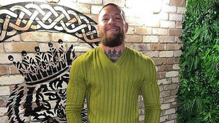 После двух поражений подряд в UFC Макгрегор сменил профессию и наливает пиво