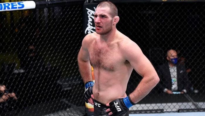 Безжальний хай-кік в голову: зірка UFC жорстко нокаутував спаринг-партнера – шалене відео