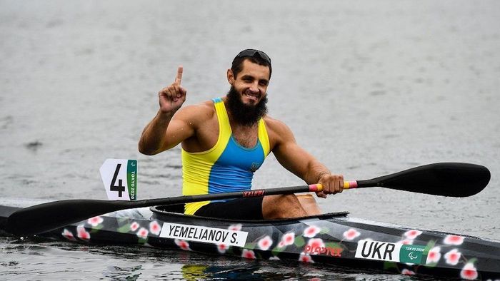 Паралімпійський чемпіон з веслування виставив на аукціон свою золоту медаль, щоб допомогти ЗСУ