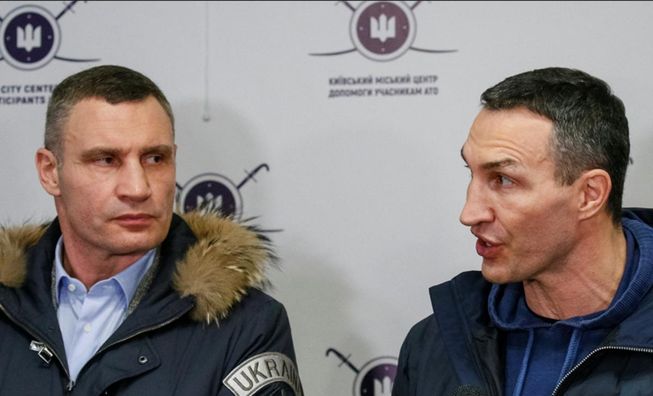 Братья Кличко отреагировали на решение Усика провести реванш с Джошуа