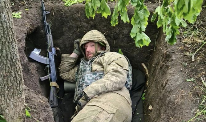 "Ребята останавливают снаряды своими телами": экс-хоккеист сборной Украины – о службе в ВСУ и ситуации на фронте