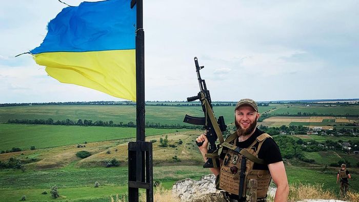 "В один день освідчився коханій і дізнався про загибель найкращого друга": ультрас Карпат із ЗСУ – про контрнаступ, футбол та кохання