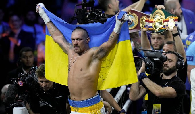 "Усик – уже в Зале славы": промоутер оценил украинца значительно выше конкурентов