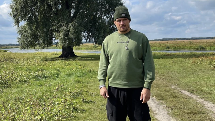 "Хлопцям там в окопах буде важче": Усик зізнався, що його мотивує працювати під час війни 