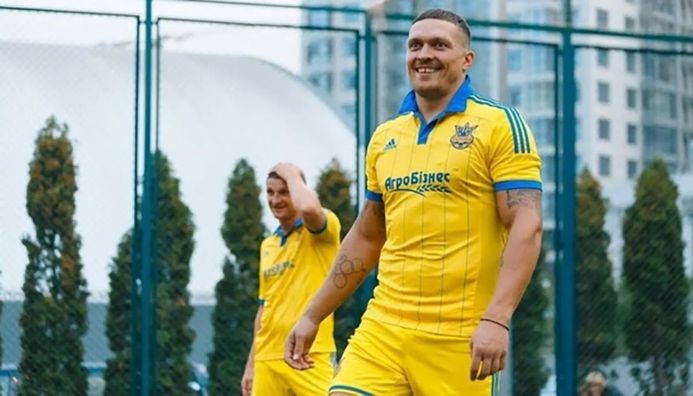 Усик зізнався, чому не зміг стати професійним футболістом