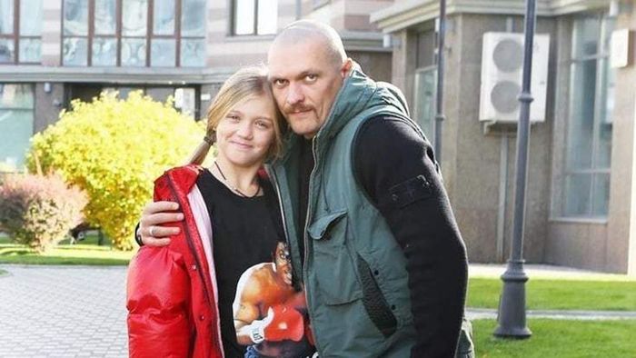 Усик зворушив фанів, виконавши незвичне прохання доньки, – кумедне відео
