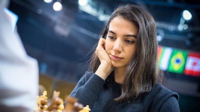 Іранські шахістки відзначилися сміливим вчинком на ЧС, долучившись до протесту проти влади