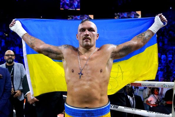Усик встретился с бойцами полка спецназначения "Сафари"