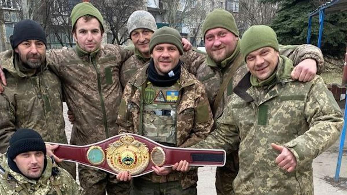 Денис Беринчик с военными / фото Instagram Денис Беринчик с военными / фото Instagram