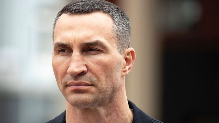 Кличко між Леопардами: екс-чемпіон світу з боксу відвідав українських військових у Німеччині