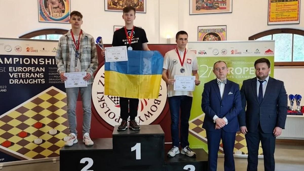 Андрей Блоха выиграл молодежный ЧЕ по шахматам / фото EYDC