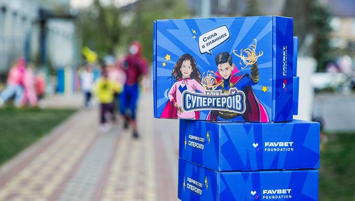 Favbet Foundation начал передачу 5500 наборов канцелярии для детей ВПЛ и военнослужащих по проэкту "Клуб супергероев"