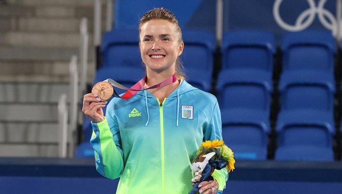 Світоліна похизувалась витонченою вишиванкою у компанії Стаховського – фото дня