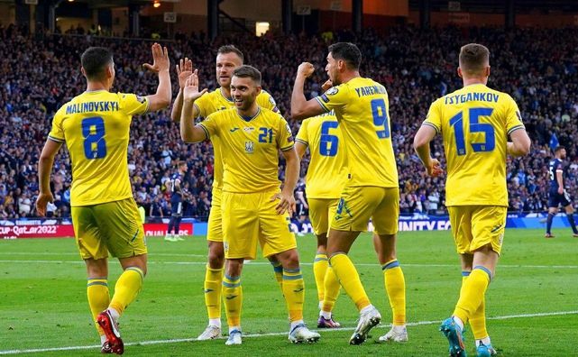 Сборная Украины с футбола прибыла к немецкому Бремену – теплые фото