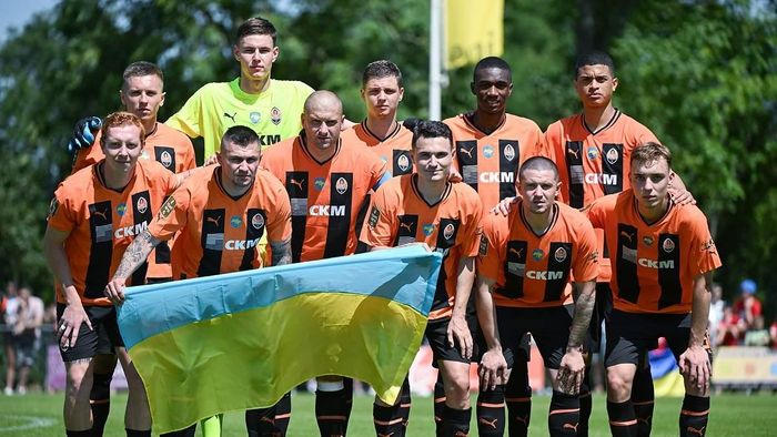 Шахтар розгромно програв АЕКу з легендою Динамо – перше фіаско ван Леувена на чолі "гірників"