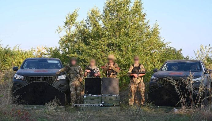 Новые пикапы и дроны, переданные FAVBET ударным ротам БпЛА, помогают выполнять боевые миссии на фронте