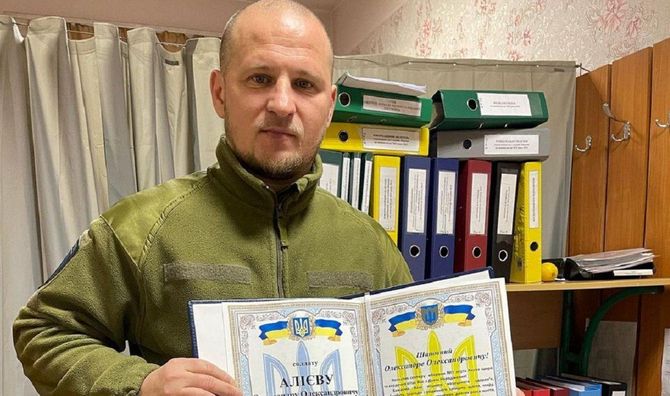 Алиев вычеркнул отца из жизни: "Для меня его не существует после слов, что русские пришли в Украину убивать фашистов"