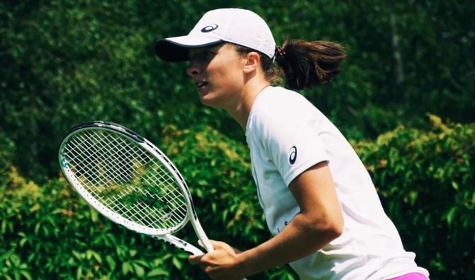 Тренер Свьонтек: WTA зробила помилку, допустивши до змагань росіянок і білорусок