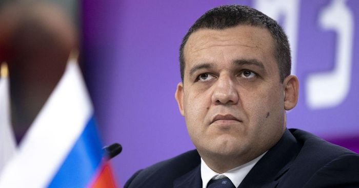 Кремлев раскритиковал Баха и призвал разрешить россиянам и белорусам выступать с их символикой