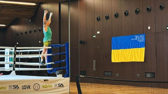 Усик тонко потролил россиян во время презентации лимитированной коллекции одежды – фото