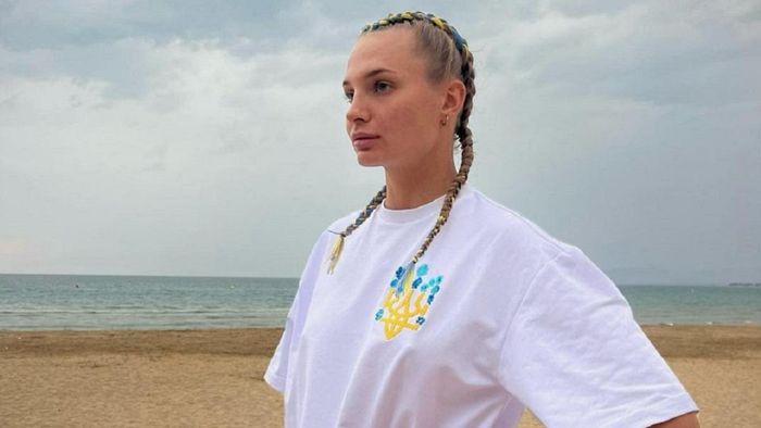 Ястремська відмовилася від фото з білорускою перед її знищенням і залишила патріотичний напис на камері – відео