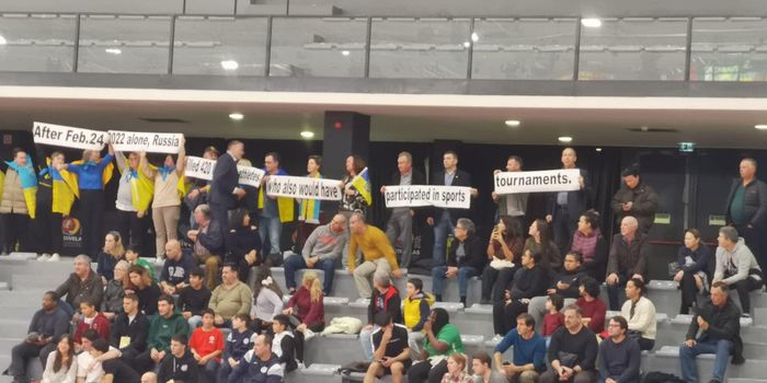 "Спорт вне политики": охранники турнира с дзюдо пытались сорвать антирусскую акцию украинцев
