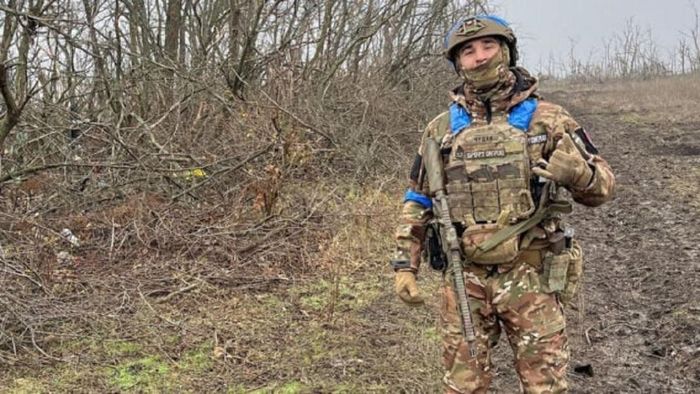 Пятикратного чемпиона мира по кикбоксингу ранило на войне с россией – собратья 2 километра несли его в больницу