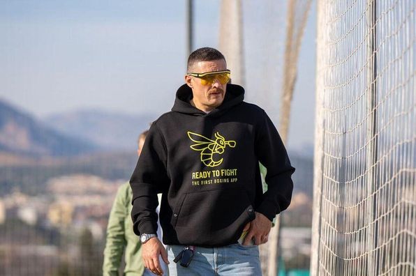Усик песней Виктора Павлика ответил на вопрос об обещаниях Фьюри