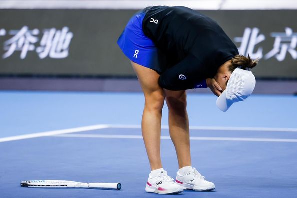 Свёнтек неожиданно проиграла россиянке и вылетела с турнира WTA 1000 в Майами