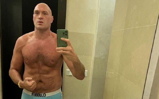 Фьюри перед Усиком: невероятно похудел, сходил на футбол и сфоткался с Фергюсоном