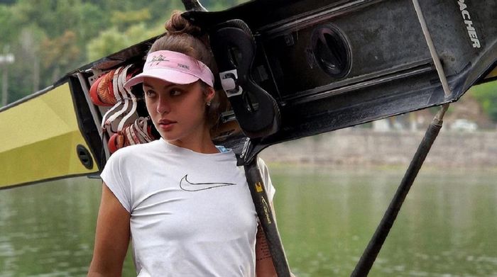 Зрада дня: чемпіонка України з веслування погрожує Дніпру російськими ракетними ударами