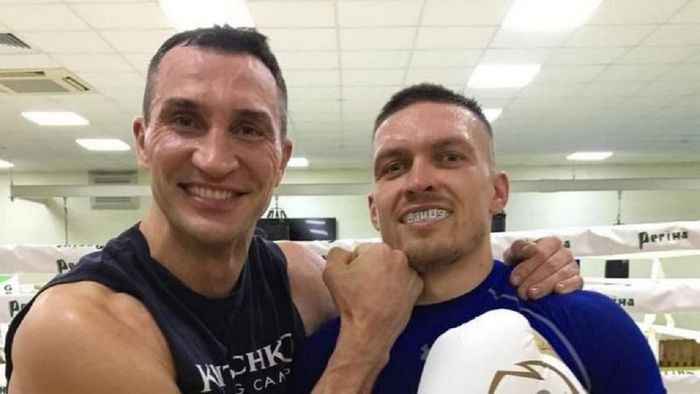 Усик – Ф'юрі: Кличко-молодший прибув на бій століття і засвітився з легендарним кривдником брата