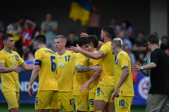 Гравці національної команди закликали допомагати Україні: "Наші міста хотіли б приймати Євро, але вони борються за свободу"
