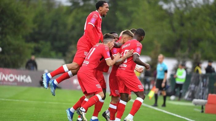 Гравці Кривбаса віддали свої медалі УПЛ сім'ям полеглих захисників України – відео