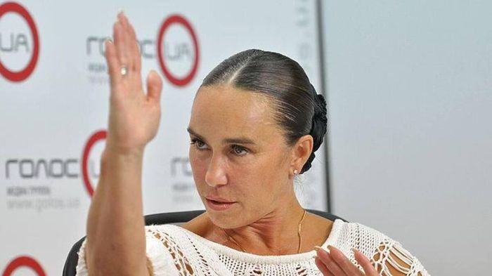 Захарова відреагувала на скандал, що почався з порваних чешок Верняєва: "Тхне ворожою ІПСО"