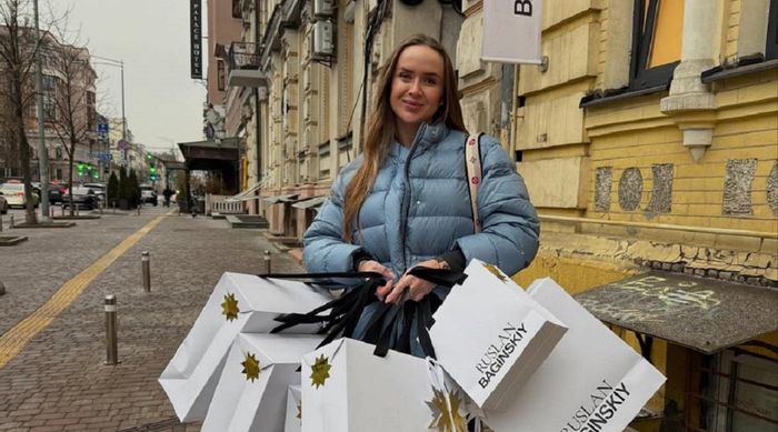Свитолина очаровала своей зимней сказкой: игры с дочкой, заснеженный двор, хвостатый друг