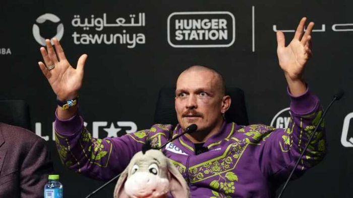 Угроза для Усика: известный тренер назвал боксера, который способен сбросить украинца с трона