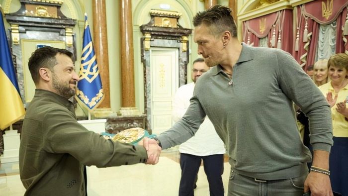 Зеленский отреагировал на победу Усика над Фьюри: "Мы своего не отдадим"