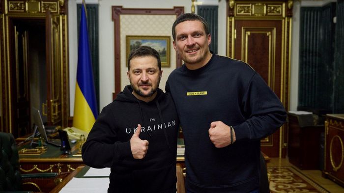 Зеленский в шутку призвал Усика не сильно бить Фьюри: "Чтобы нам не запретили Storm Shadow"