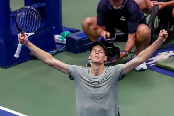Синнер в четырех сетах одолел Руне и вышел в 1/4 Australian Open, 19-летний обидчик россиянина Медведева вылетел