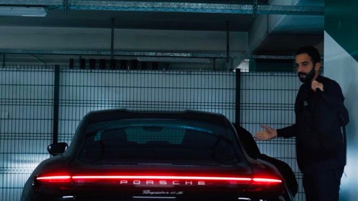 Тренер МЮ засветил роскошный Porsche Taycan за 200 тысяч евро после триумфа над Арсеналом в Кубке Англии – фото