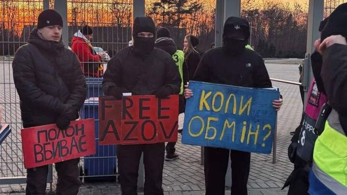 На Арену Львов не разрешили проносить плакаты с поддержкой военнопленных – это не первый случай в сезоне