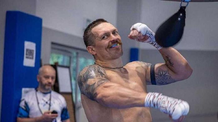 Усик назвав свого наступного суперника та відповів, коли завершить кар'єру