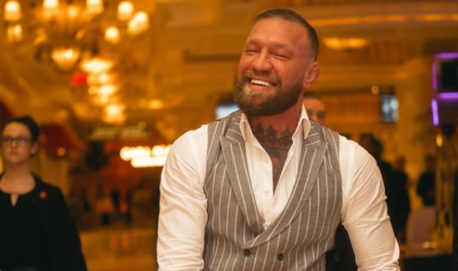 Макгрегор плюнув в обличчя фаната російської зірки UFC – відео