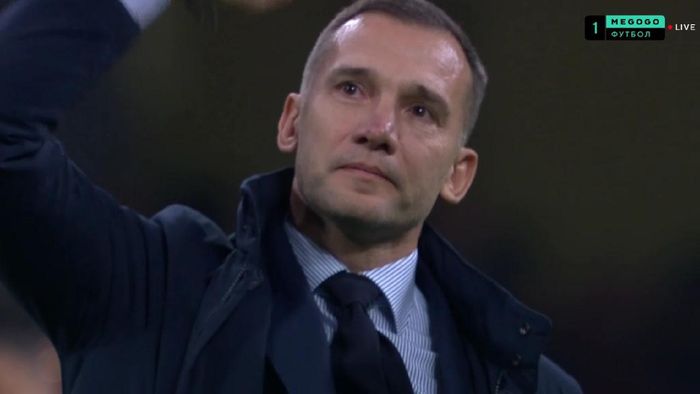 Милан вручил Шевченко награду члена Зала славы клуба перед дерби с Интером