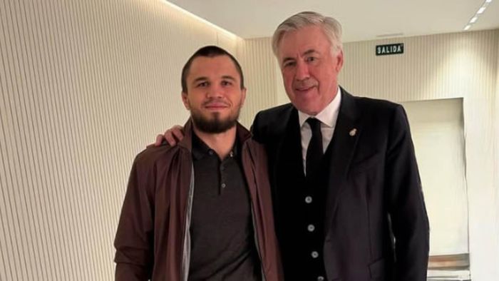 Анчелотті та зірки Реала зробили спільне фото з російською зіркою UFC після тріумфу в ЛЧ