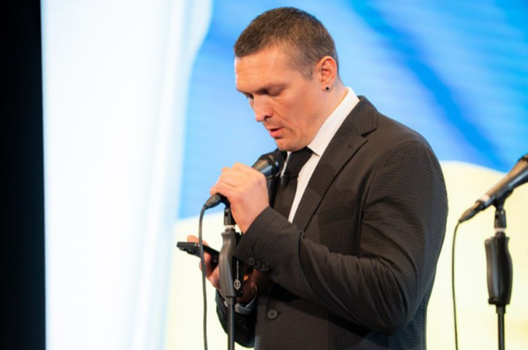 Усик здобув науковий ступінь доктора філософії – у мережі виклали відео захисту 
