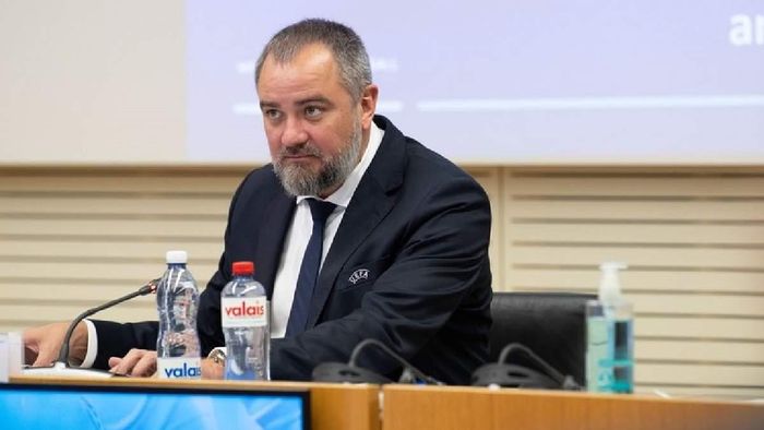 Павелко в грудні покинув Україну завдяки інвалідності, – журналіст 