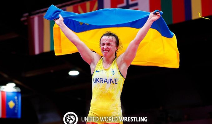 "Позаду мене стояли атлетки з країни-терористки і слухали гімн України": Лівач про золото ЧЄ зі сльозами на очах